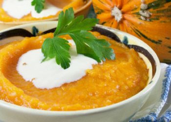Creamy pumpkin soup with apple and sage