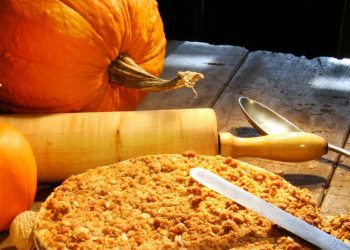 homemade pumpkin pie with fresh pumpkin