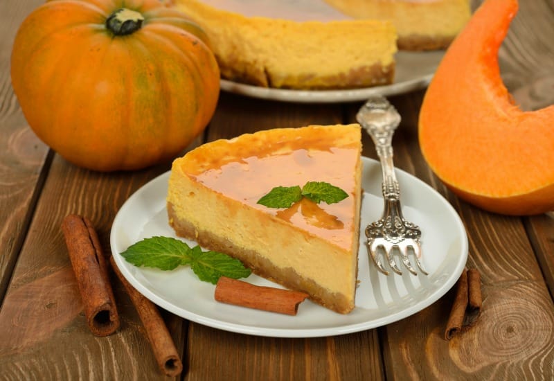 Pumpkin gingersnap cheesecake with caramel icing 