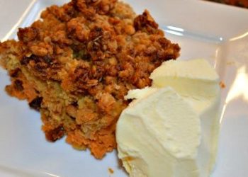 Pumpkin dump cake