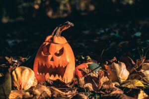 scary pumpkin face carving